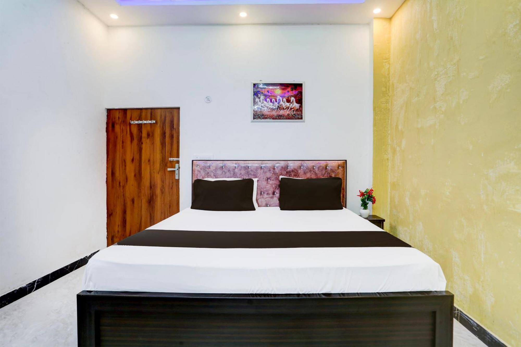 Hotel O Ratna Hotel And Restaurant Аллахабад Экстерьер фото